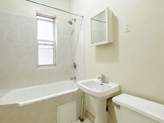 5th image of 22 Saint Nicholas Pl APT 23