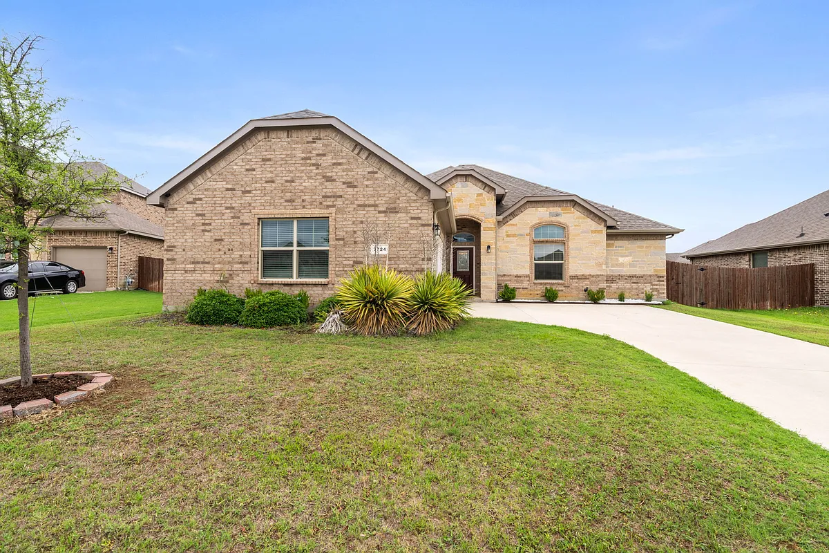 Building Photo - 3724 Twin Pines Dr