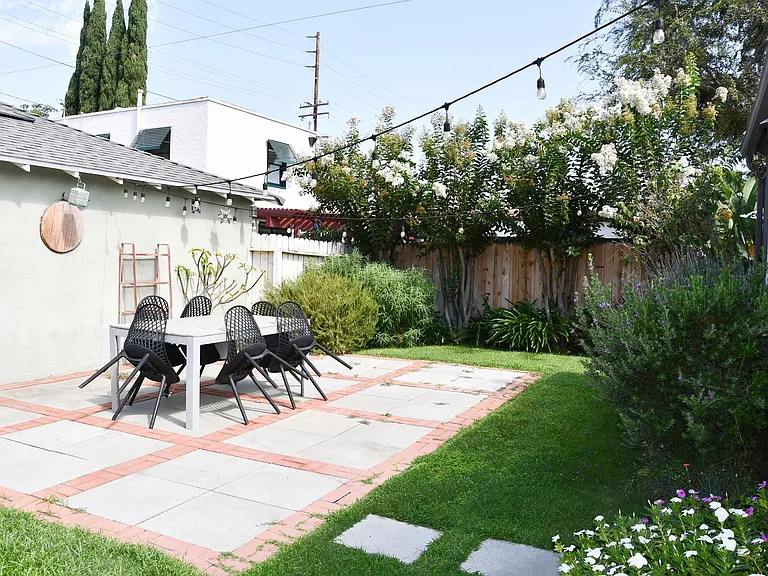 629 W Culver Ave — Photo 38