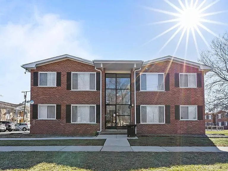 Clinton Township Apartments — Photo 11