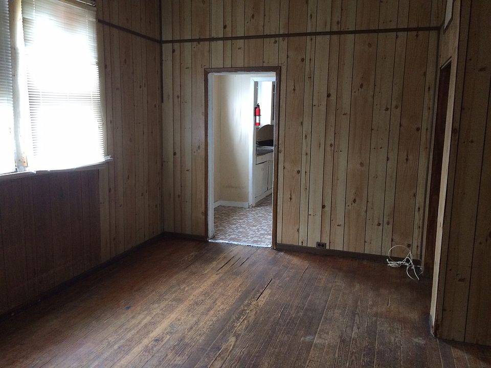 2nd image of 125 Glenwood Ct APT 1