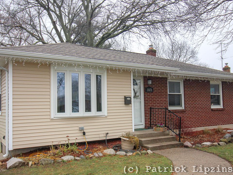 1st image of 1031 Truxton Ave NE
