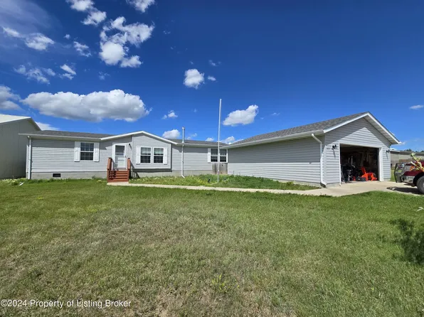 205 5th Ave SW, Belfield, ND 58622