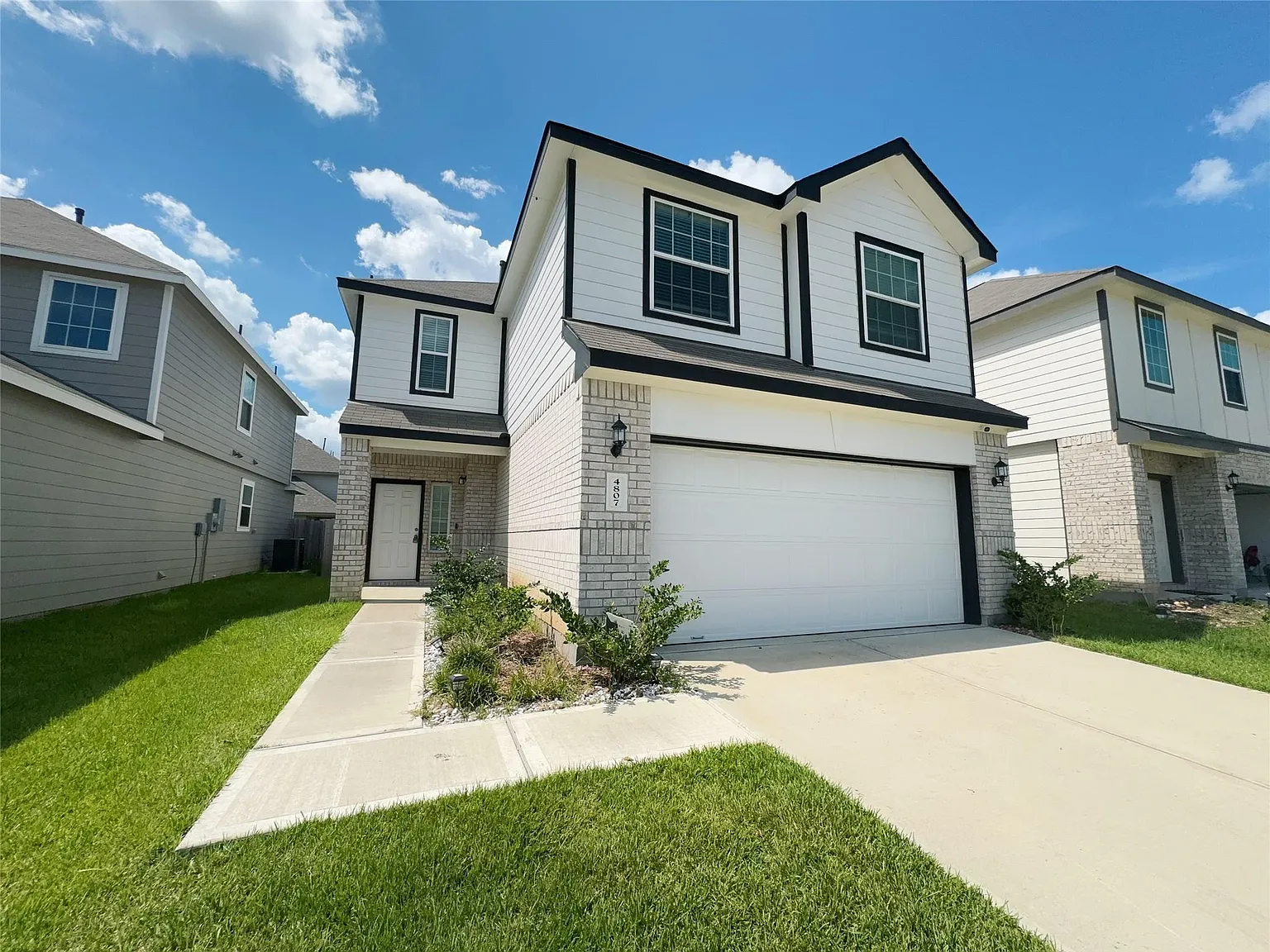 4 bed, 2.5 bath, 1956 sqft, $2,100 — Photo 2