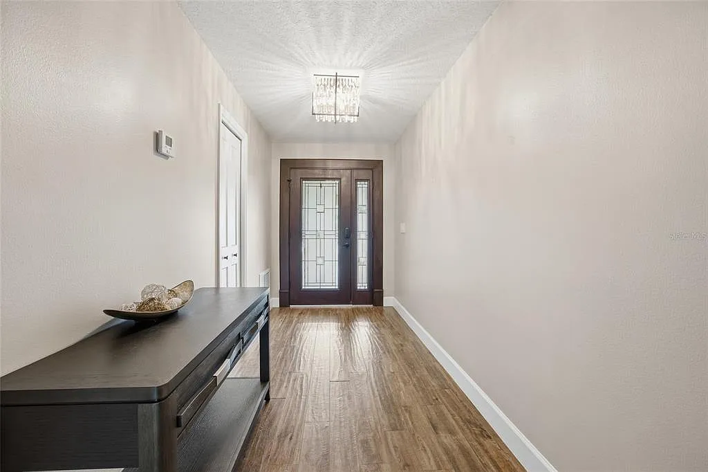 3 bed, 2.0 bath, 1723 sqft, $2,800 — Photo 2