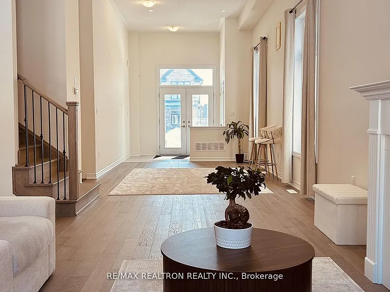 1136 Wilmington Ave — Photo 8