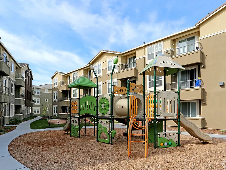 Highlands Point Apartments — Photo 1