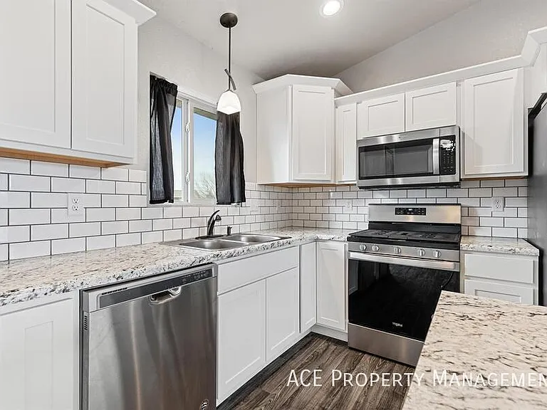 653 Rachel Ln — Photo 1