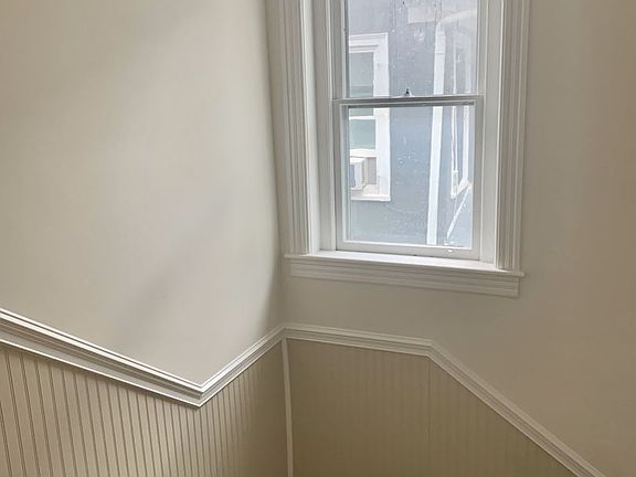 3rd image of 402 S Loudoun St #6