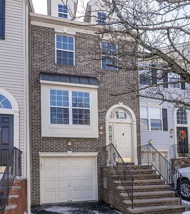 1st image of 871 Alexandria Ct