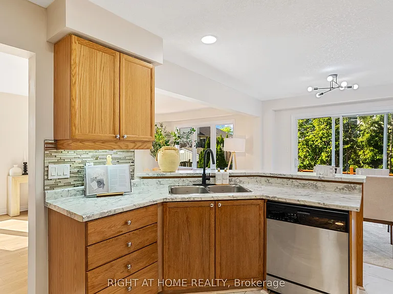 754 Hedgerow Pl — Photo 12