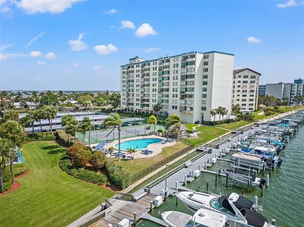 660 Island Way APT 501, Clearwater, FL 33767