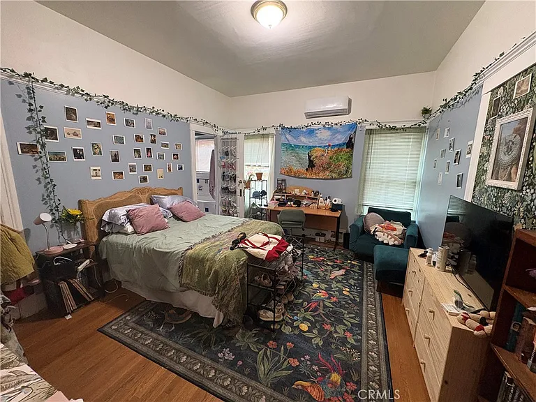 2713 S La Salle Ave — Photo 6