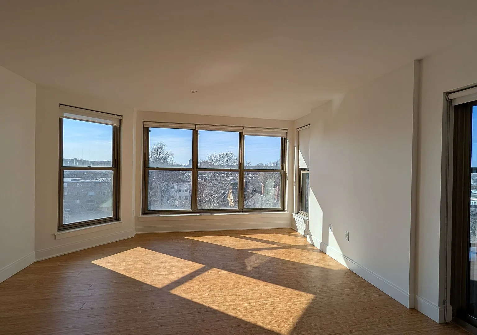Sunny, Modern Allston 2-Bed/2-Bath Steps from Packard's Corner! — Photo 2
