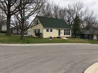 2 McLean Ln, Springfield, IL 62704