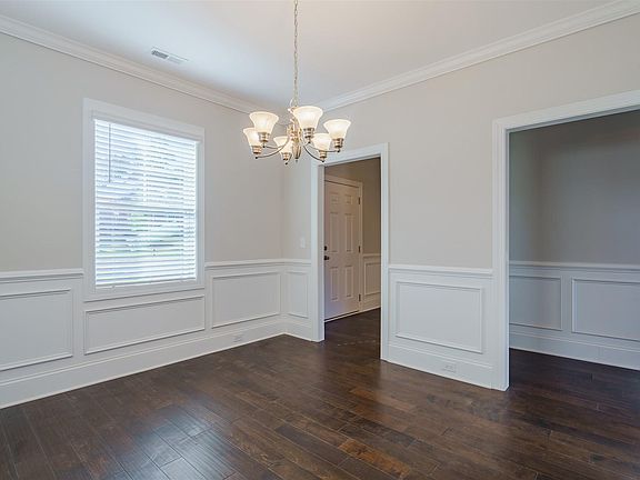 5th image of 328 Berlandier Ln