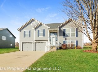 806 Cindy Ln, Raymore, MO 64083