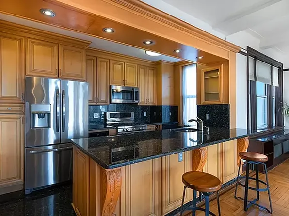 41 Eastern Parkway image 5 of 9