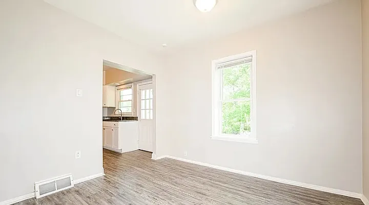 Ridge Ave — Photo 1