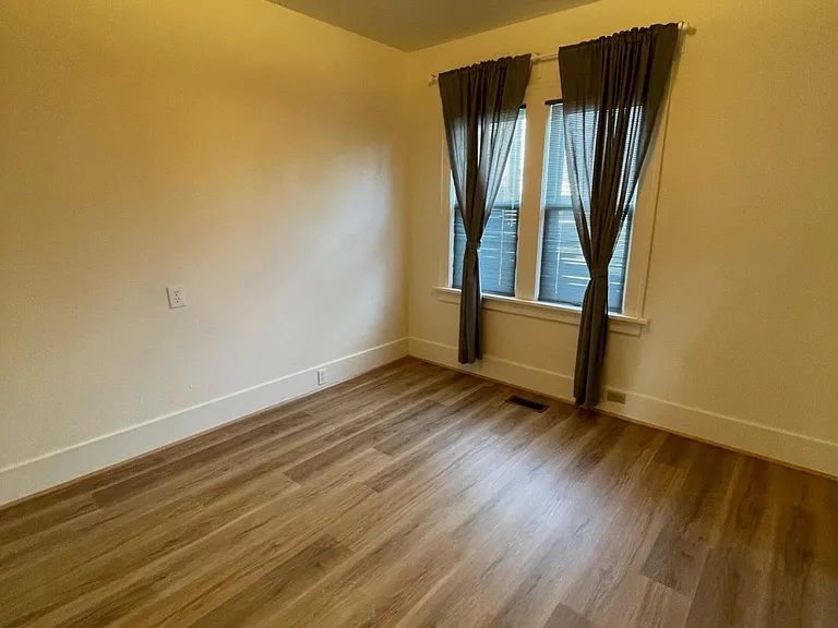 404 SE 83rd Ave — Photo 22