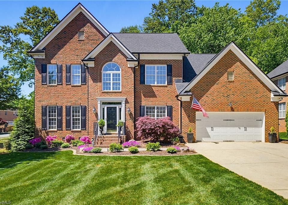 1st image of 212 Oakmont Park Ct