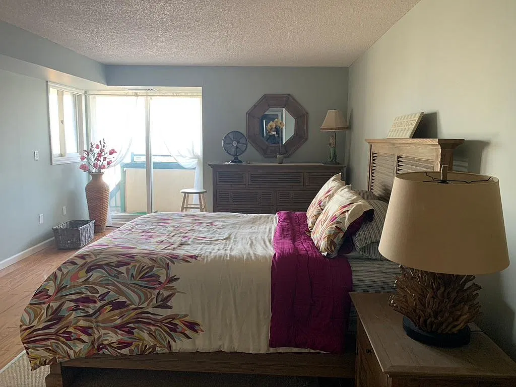 2 bed, 2.5 bath, 2000 sqft, $4,300 — Photo 3