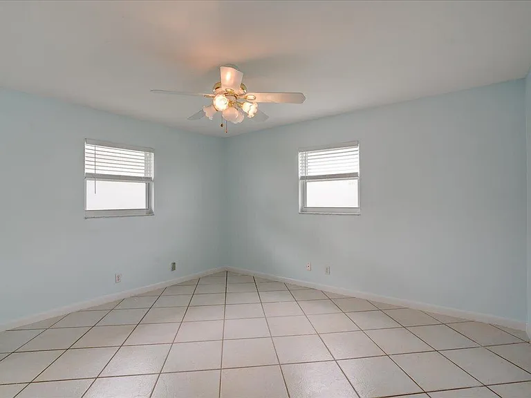 2086 SW 12th Ave — Photo 23