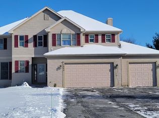 3480 Red Barn Dr, Wonder Lake, IL 60097