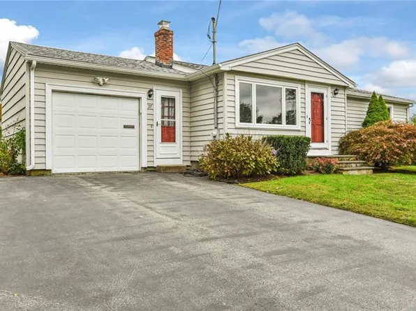 27 Bowman Dr, Warwick, RI 02889