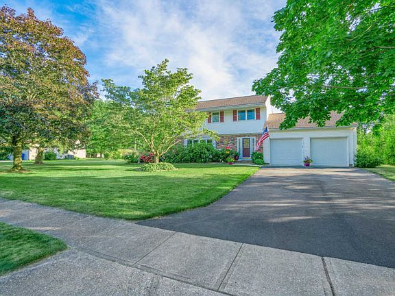 2nd image of 775 Williamsburg Dr