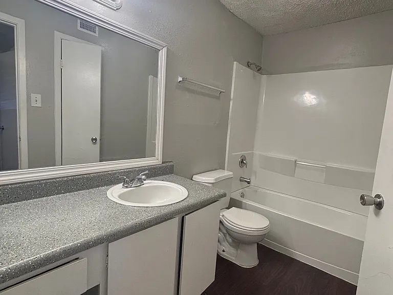 1809 W Schunior Rd #501 — Photo 4