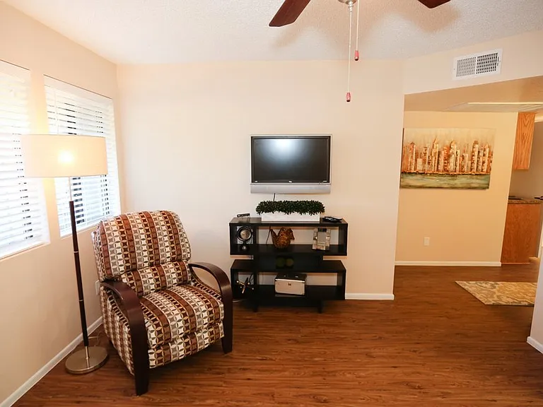 10134 W Mohawk Ln — Photo 19
