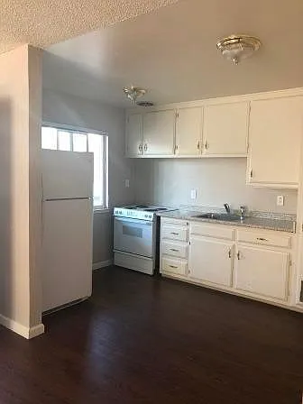 2 bed, 800 sqft, $1,900 — Photo 3