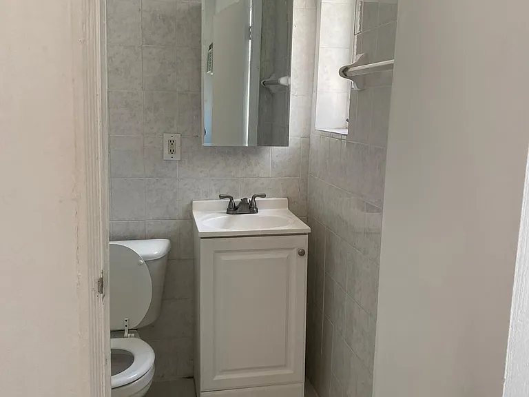 620 NE 26th St #4 — Photo 6