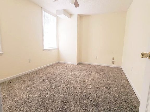 5th image of 938 Hickman Rd APT 8