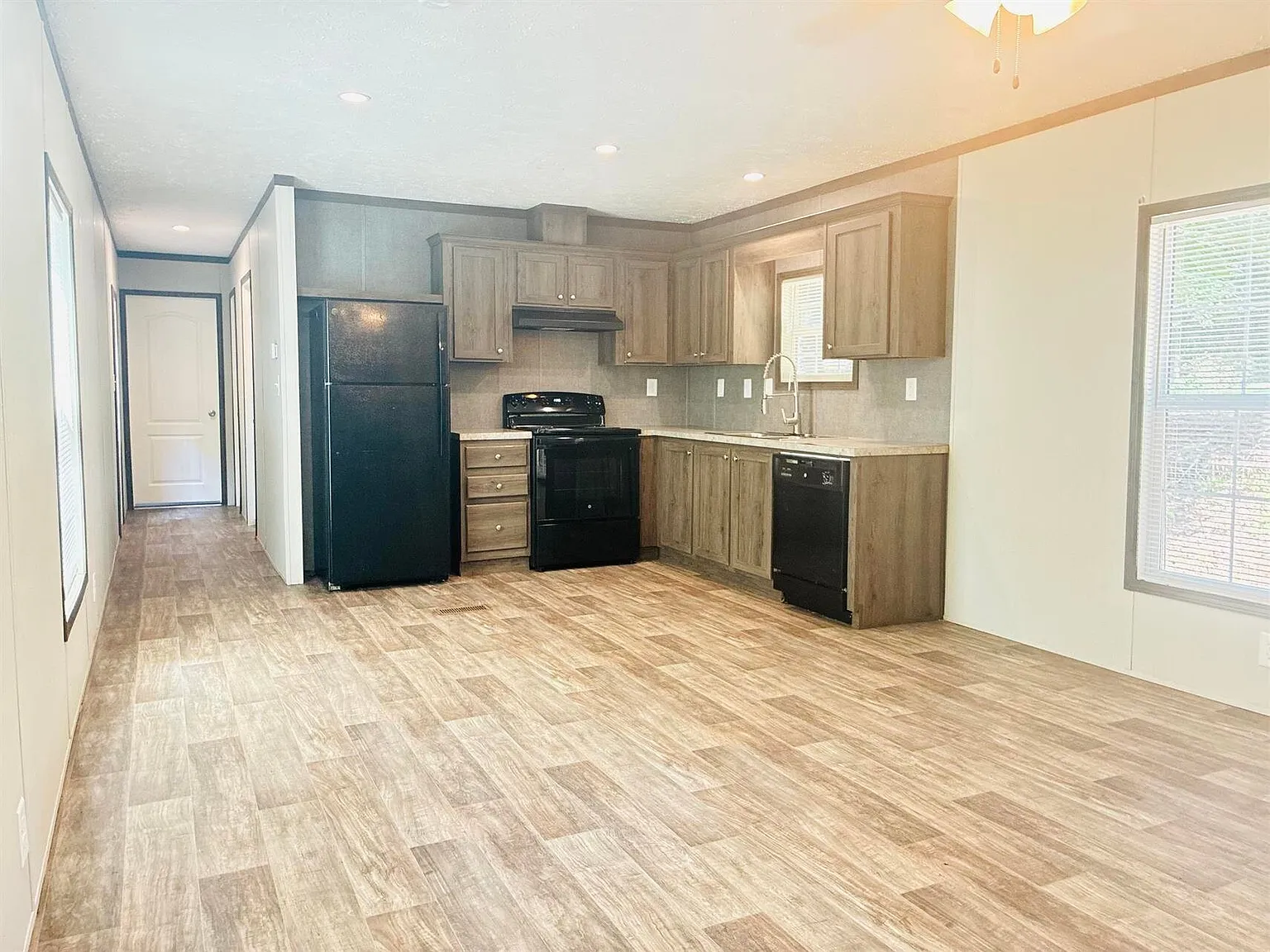 754 Skylark Home 35 — Photo 3