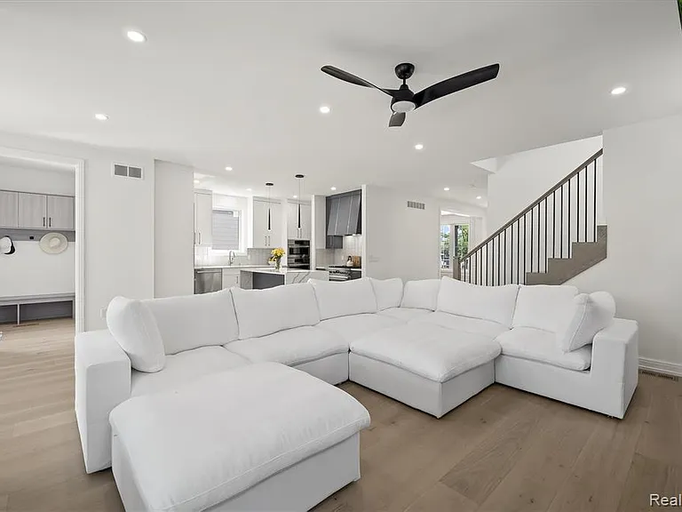2663 Dorchester Rd — Photo 5