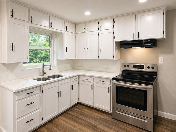 3rd image of 1705 E Martha Ln