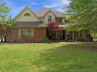 9952 E Shadowlake Dr, Claremore, OK 74017
