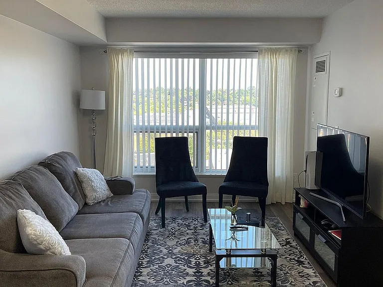 181 Village Green Sq #812 — Photo 3