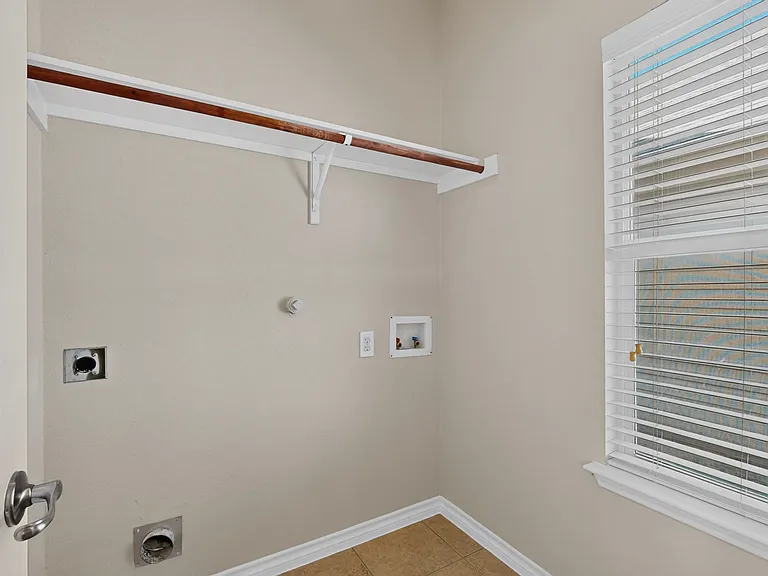 1024 Charleston Ln — Photo 25