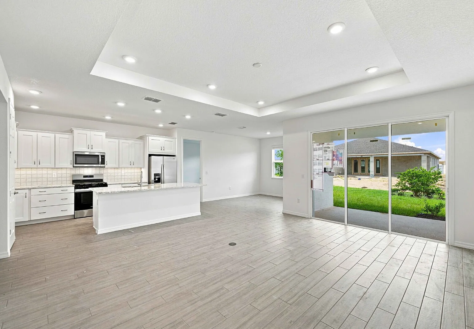 4 bed, 3.0 bath, 2011 sqft, $2,395 — Photo 4