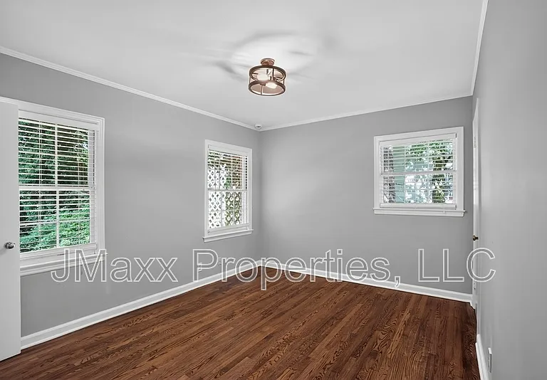 807 Cardova Dr NE — Photo 14