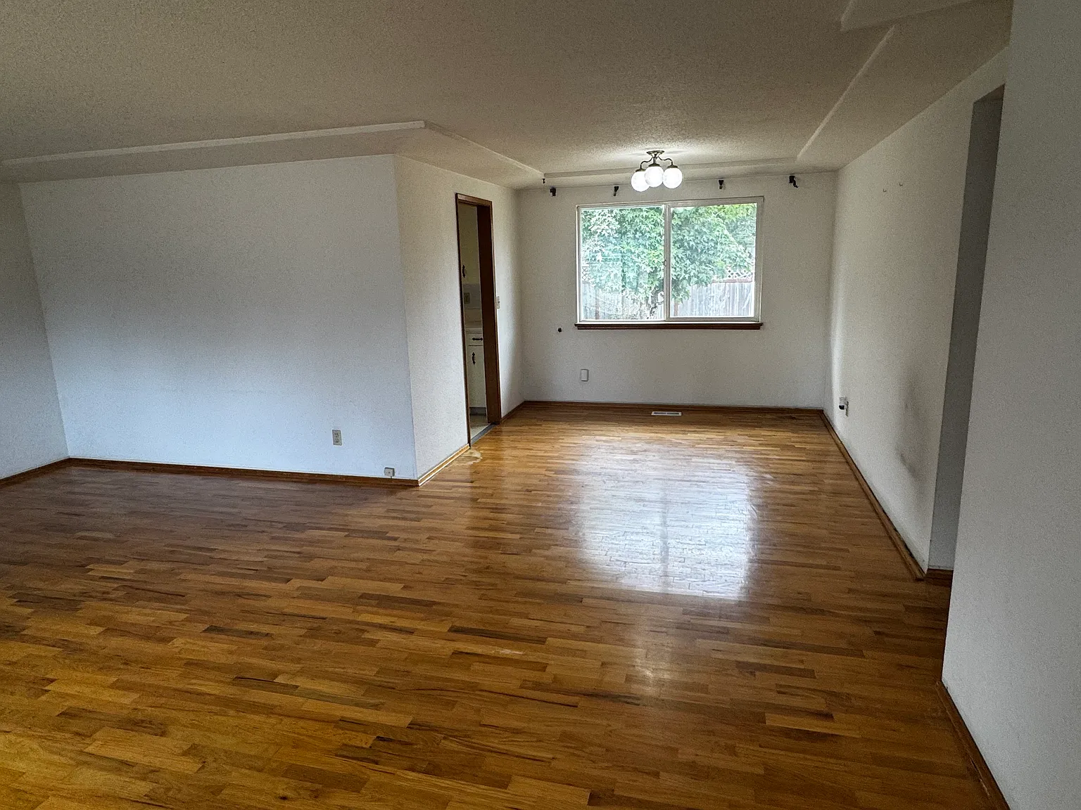 4 bed, 2.5 bath, 1957 sqft, $3,500 — Photo 4