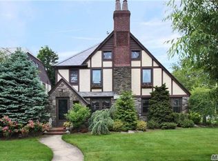 64 Plymouth Rd, Rockville Centre, NY 11570
