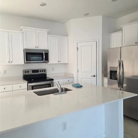 4125 NE 15th Pl — Photo 3
