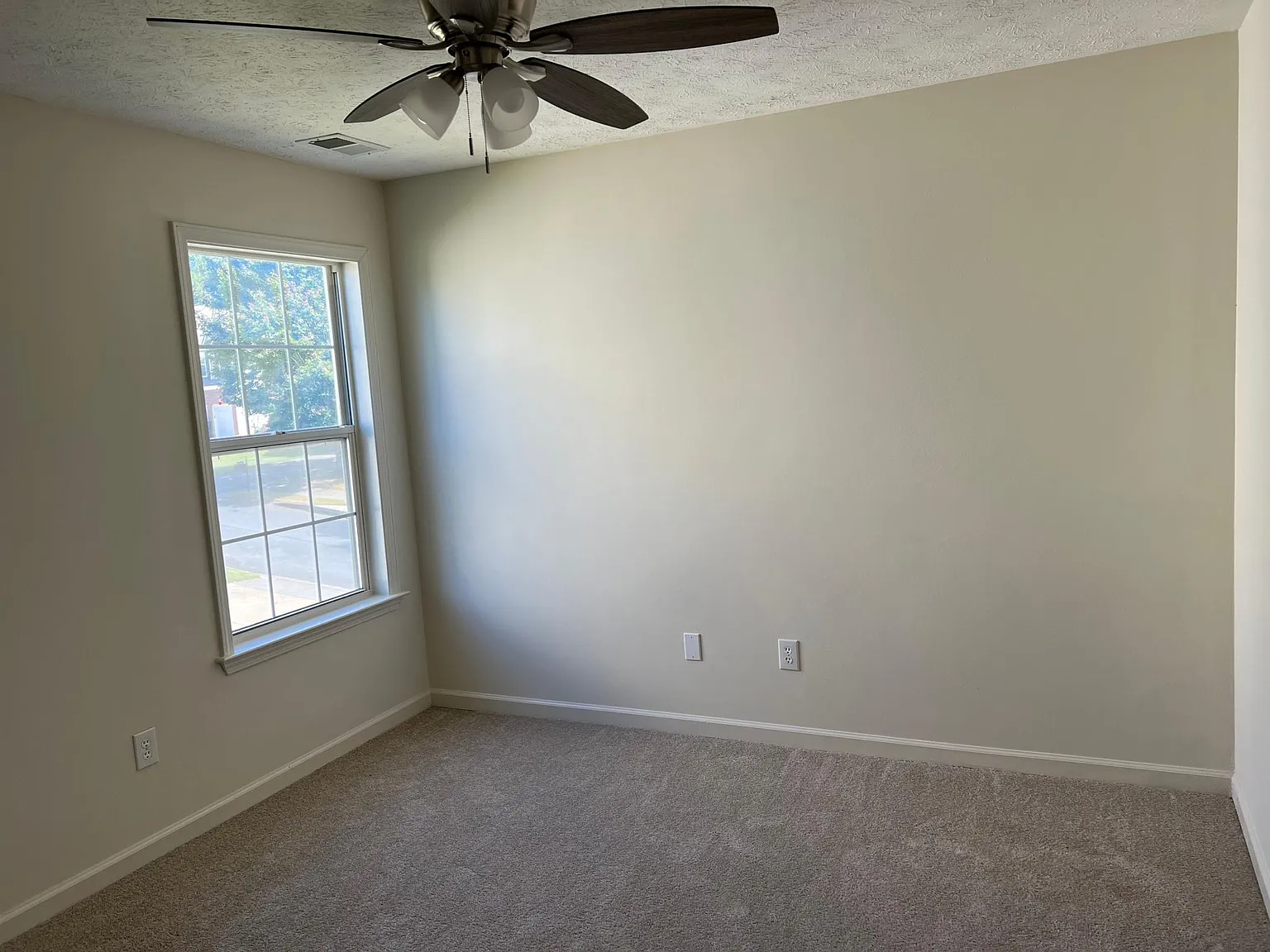 3 bed, 2039 sqft, $2,450 — Photo 2