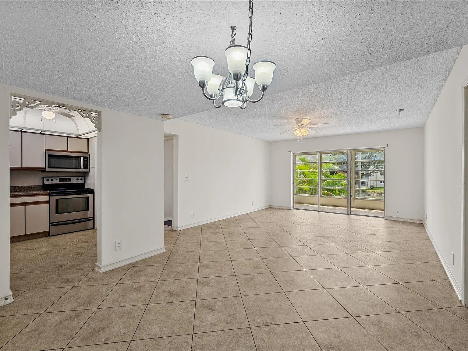 2 bed, 2.0 bath, 975 sqft, $2,300 — Photo 1
