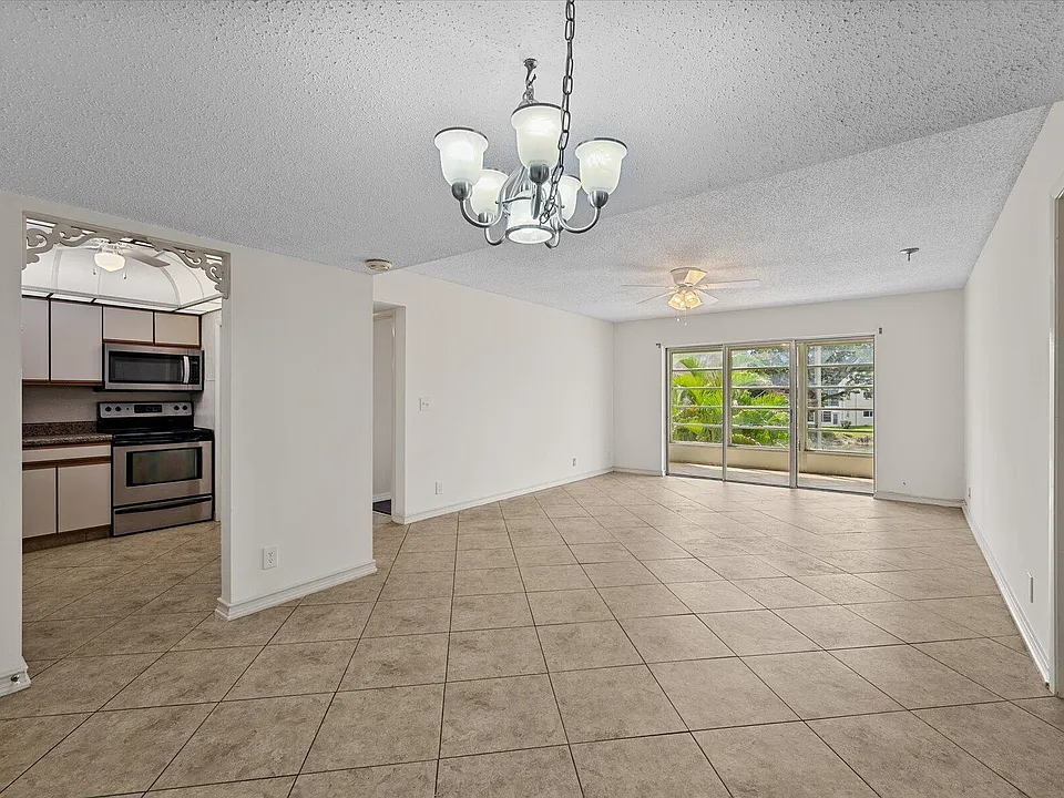 719 Lori Dr #204