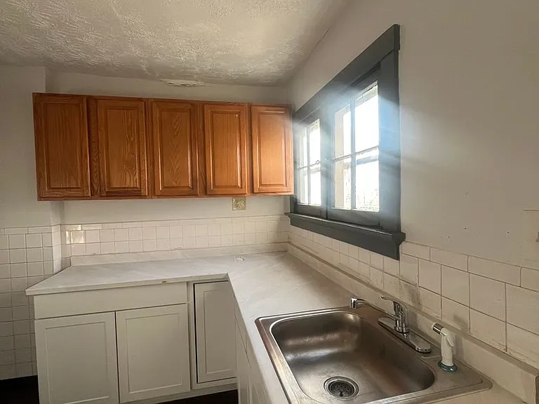 313-315 Illinois Ave — Photo 13
